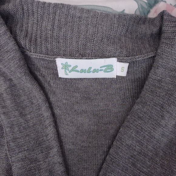 "Lulu B" Cardigan Sweater, size S, thin poly-knit, button less, grey - Picture 3 of 8